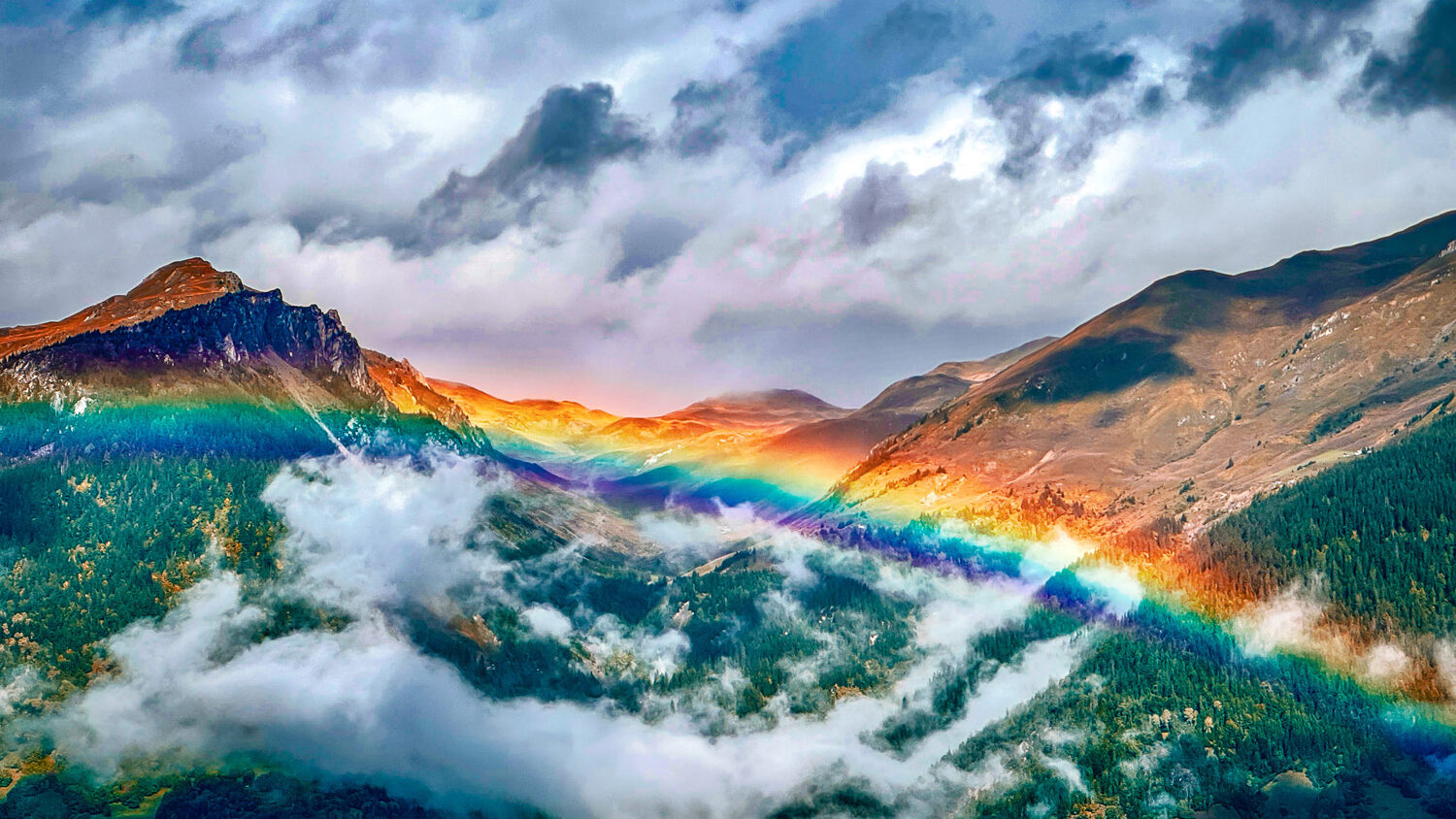 Arc-en-ciel devant les montagnes