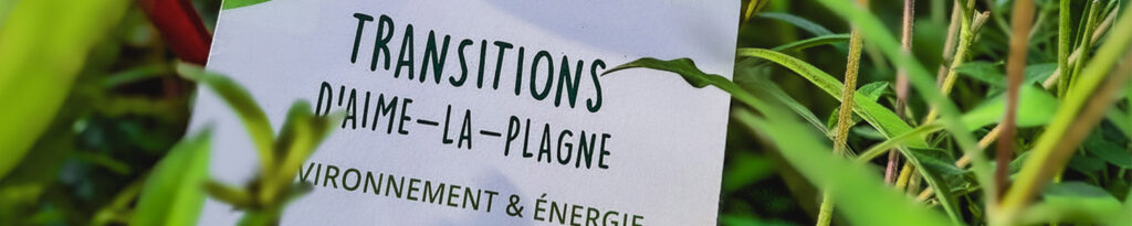 Panneau promouvant la stratégie environnementale dans un jardin