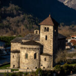 Vue sur la basilique d'Aime au coucher de soleil