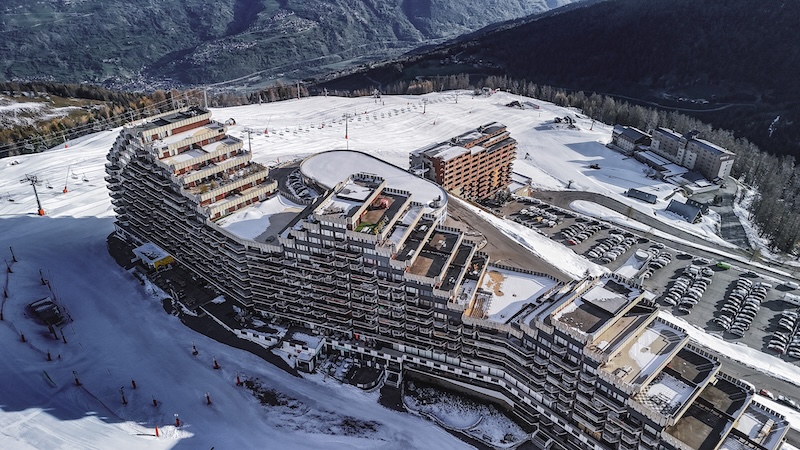 Vue en drone du Paquebot des neiges de Plagne Aime 2000