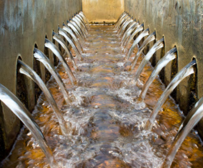 gros plan sur le détail d'une station de traitements des eaux usées